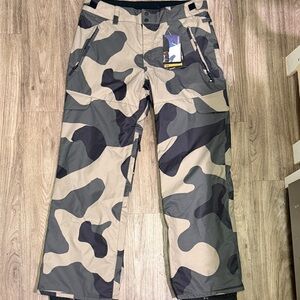 Quiksilver Portland Shell Men's Camouflage Snowpants Size: XL NWT